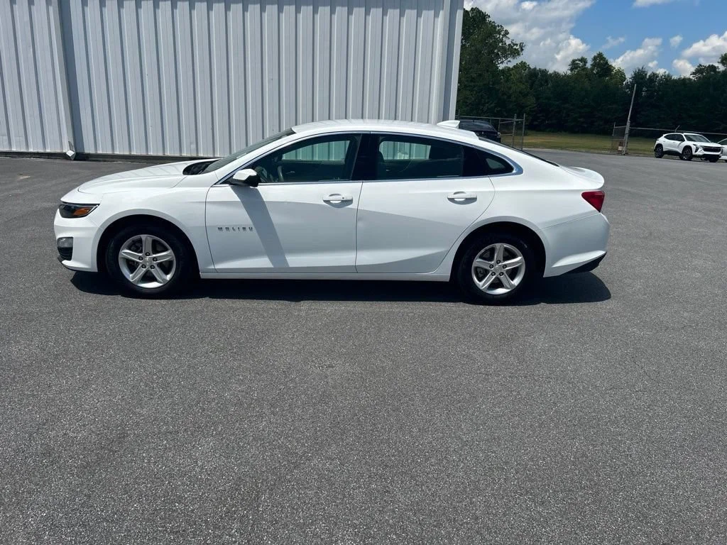 Used 2024 Summit White Chevrolet 1LT image 3
