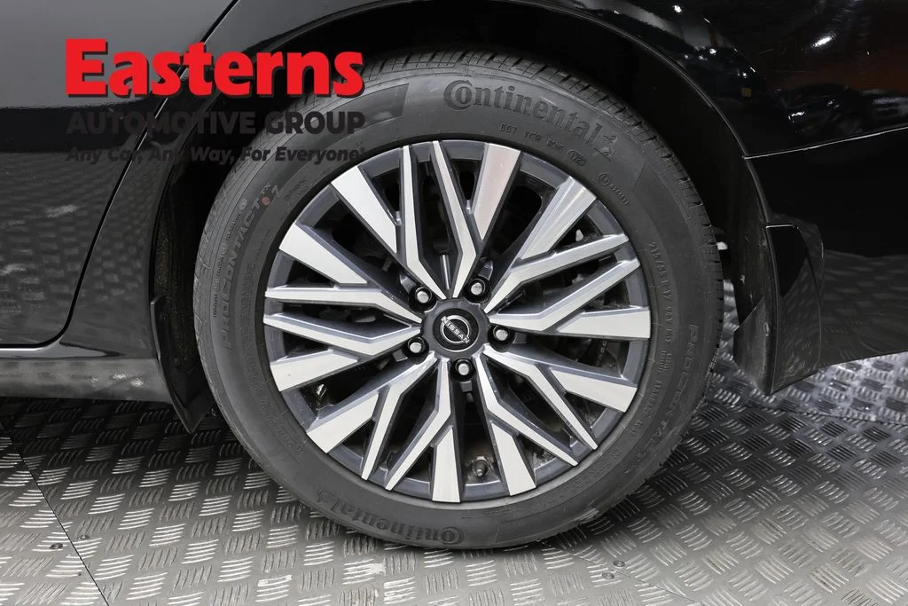 Used 2023 Black Nissan 2.5 SV image 8