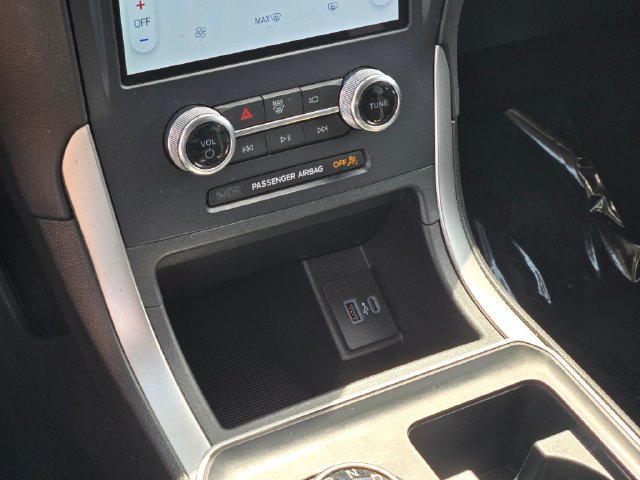 Used 2022 Gray Ford SE image 24