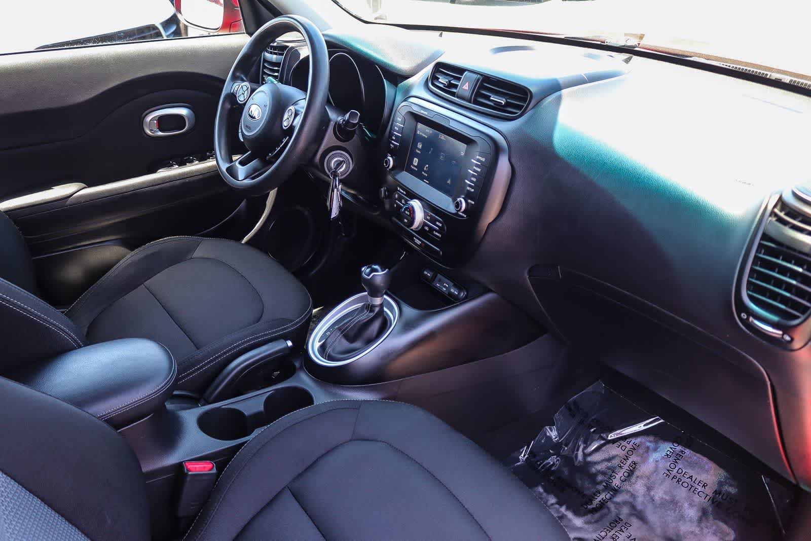 Used 2018 Inferno Red Kia + image 15