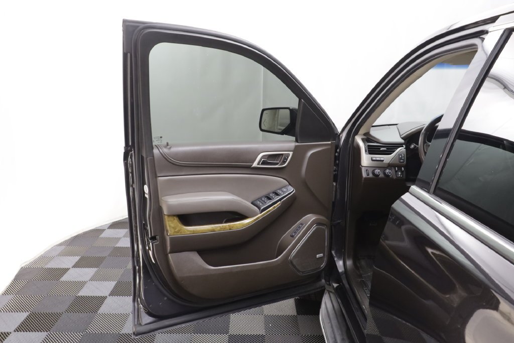 Used 2017 Silver GMC Denali image 5