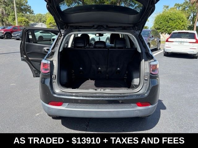 Used 2020 Silver Jeep Latitude image 16