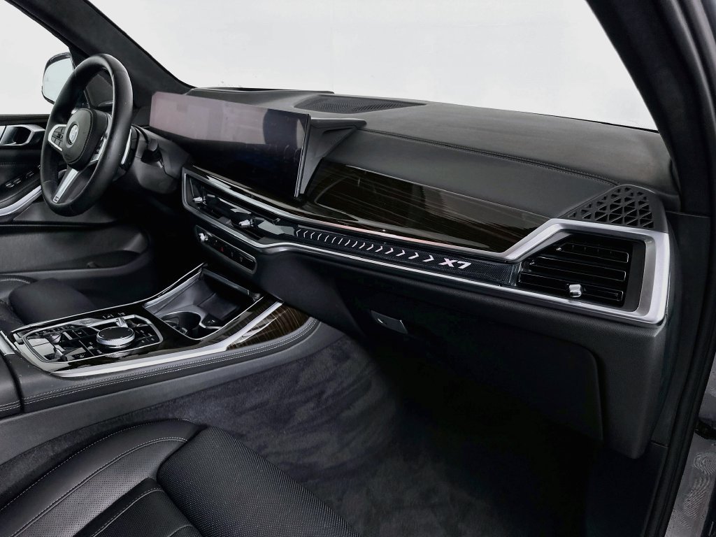Used 2023 Skyscraper Grey Metallic BMW xDrive40i image 31