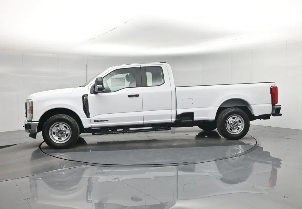 New 2026 Oxford White Ford XL image 27