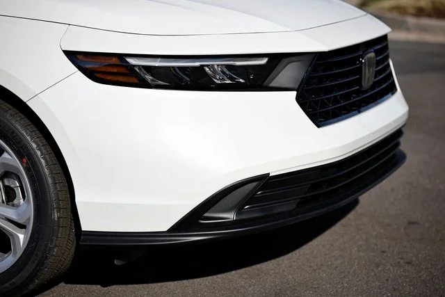 New 2026 Platinum White Honda LX image 18