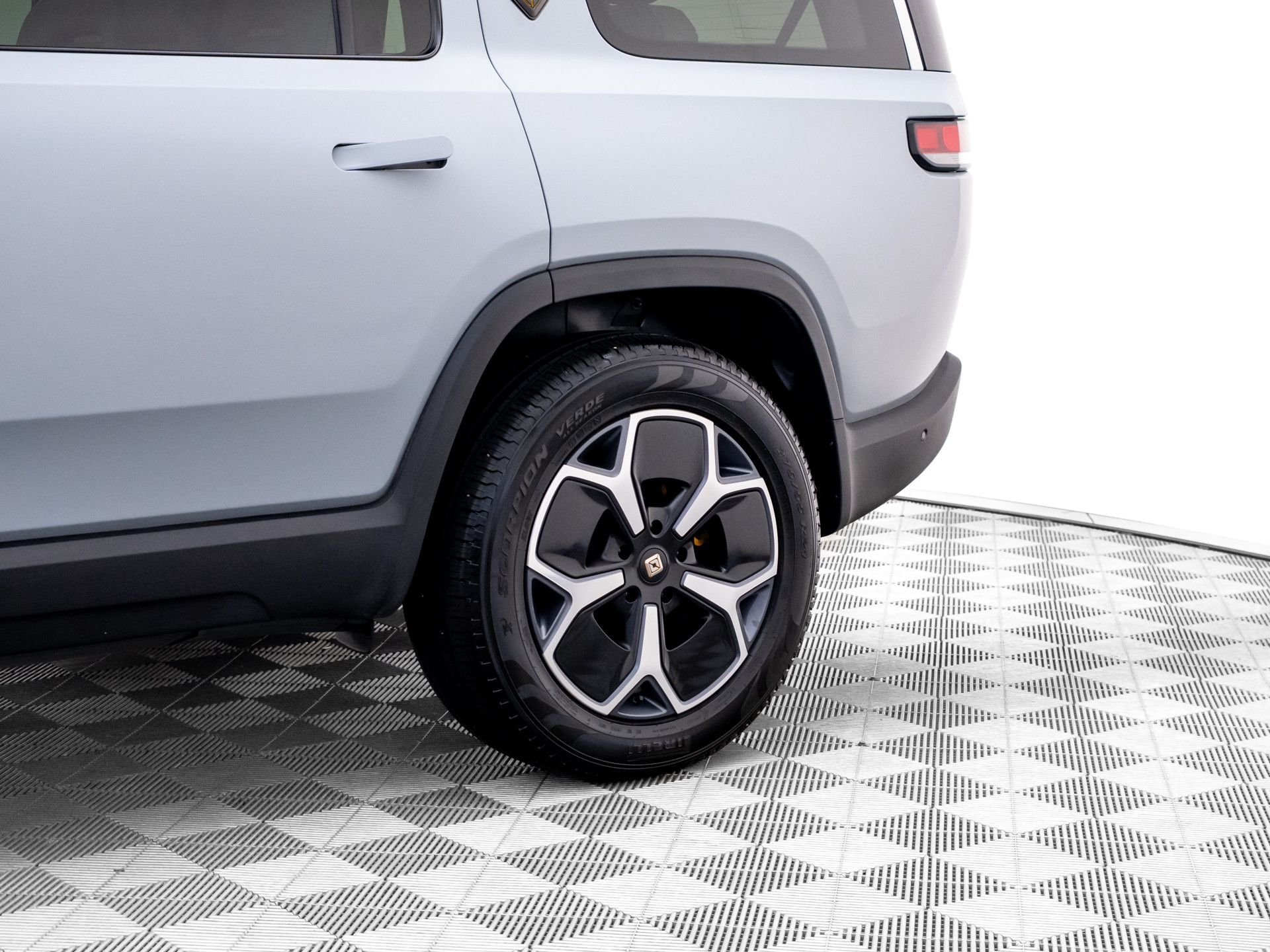 Used 2023  Rivian Adventure image 39