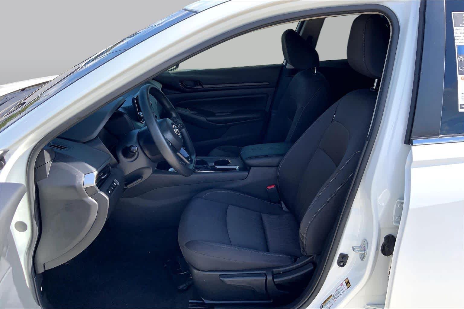 Used 2024 Glacier White Nissan 2.5 S image 8