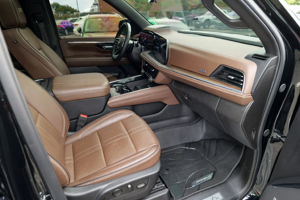 Used 2025 Black Chevrolet High Country image 37