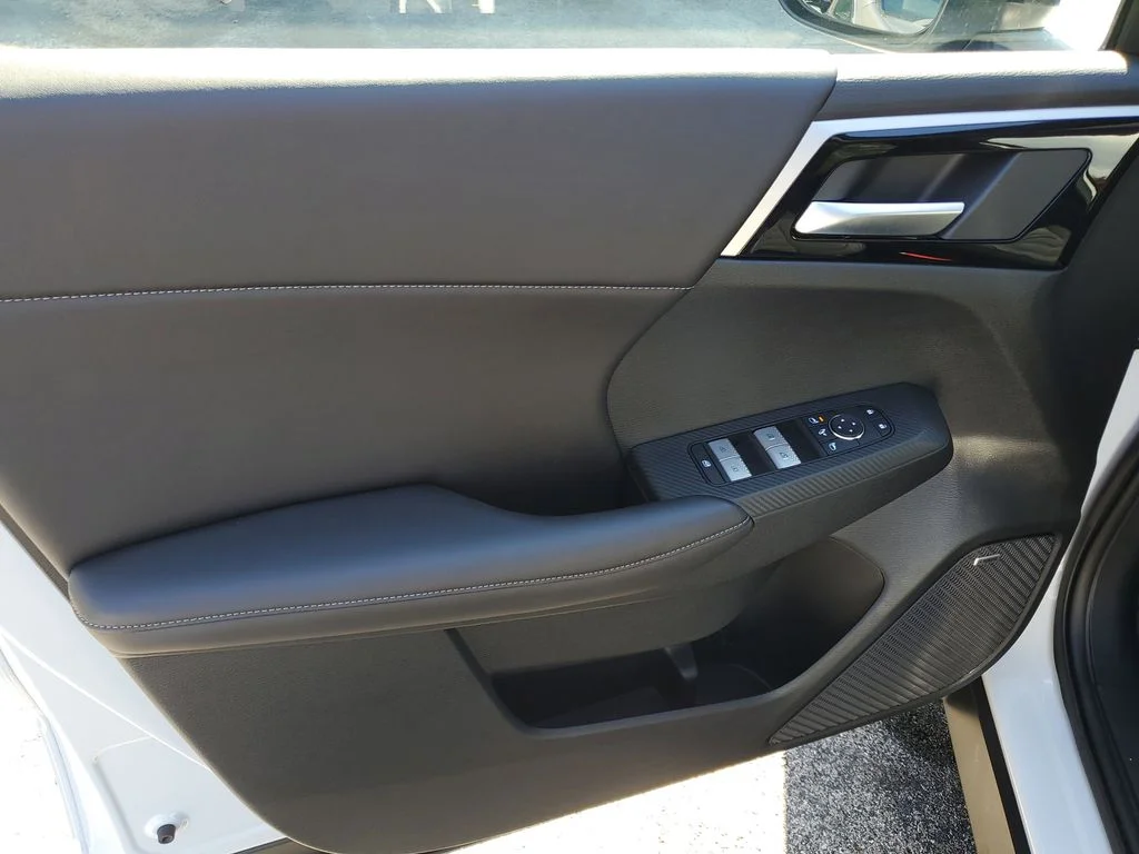 New 2026 White Mitsubishi Trail Edition image 19