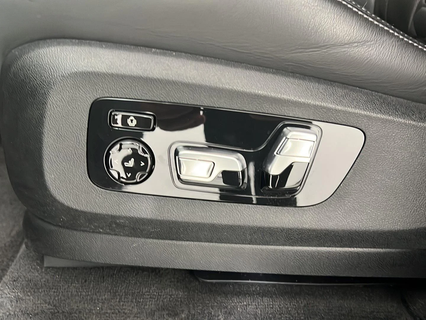 Used 2024 Black Sapphire Metallic BMW Competition image 16