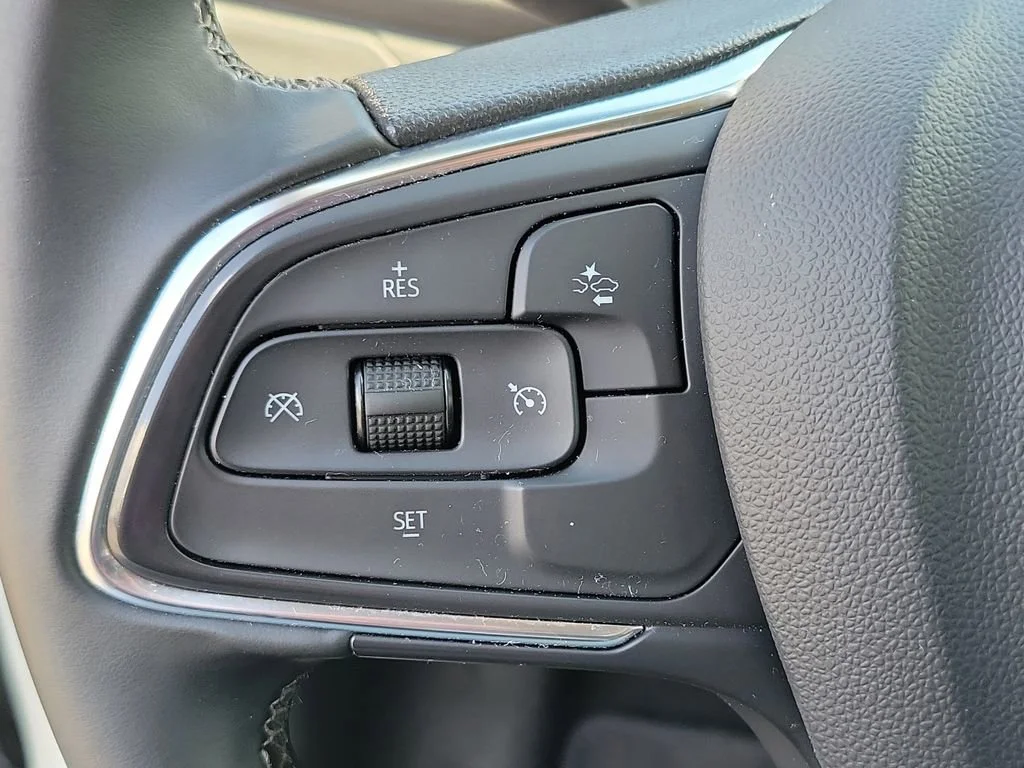 Used 2025 Summit White Buick Preferred image 23