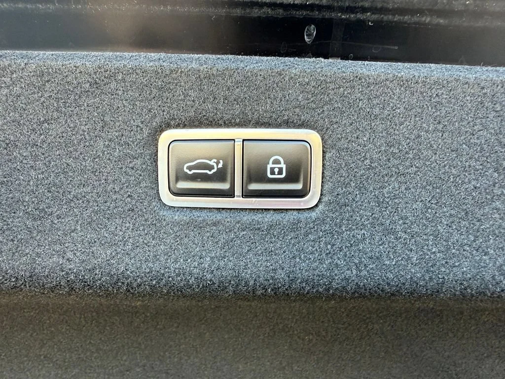 Used 2024 Black Hyundai SE image 35