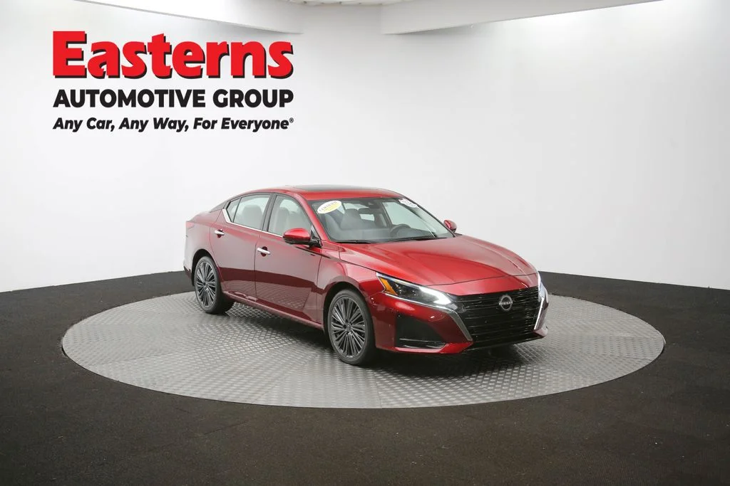 Used 2023 Red Nissan 2.5 SL image 49
