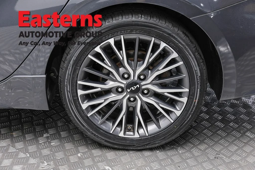 Used 2023 Gray Kia GT-Line image 8