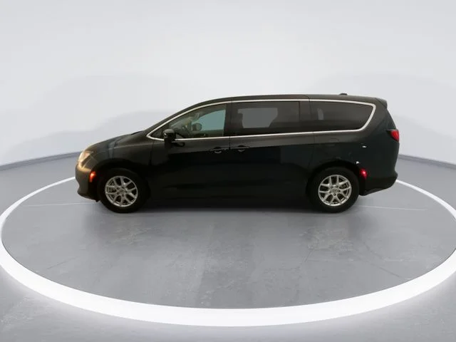 Used 2021 Black Chrysler LX image 9