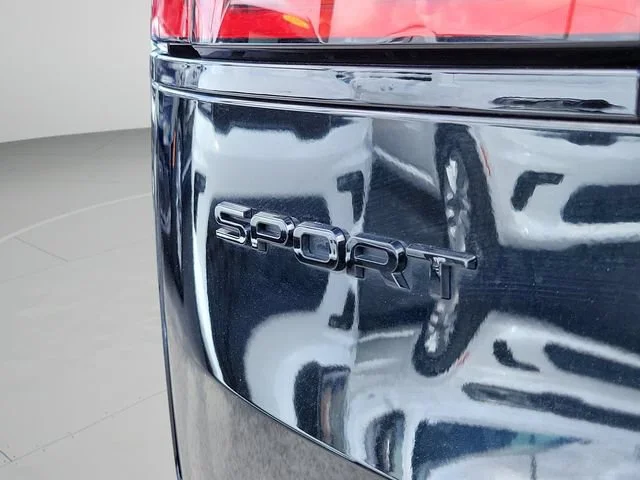 Used 2024 Black Land Rover Dynamic SE image 6