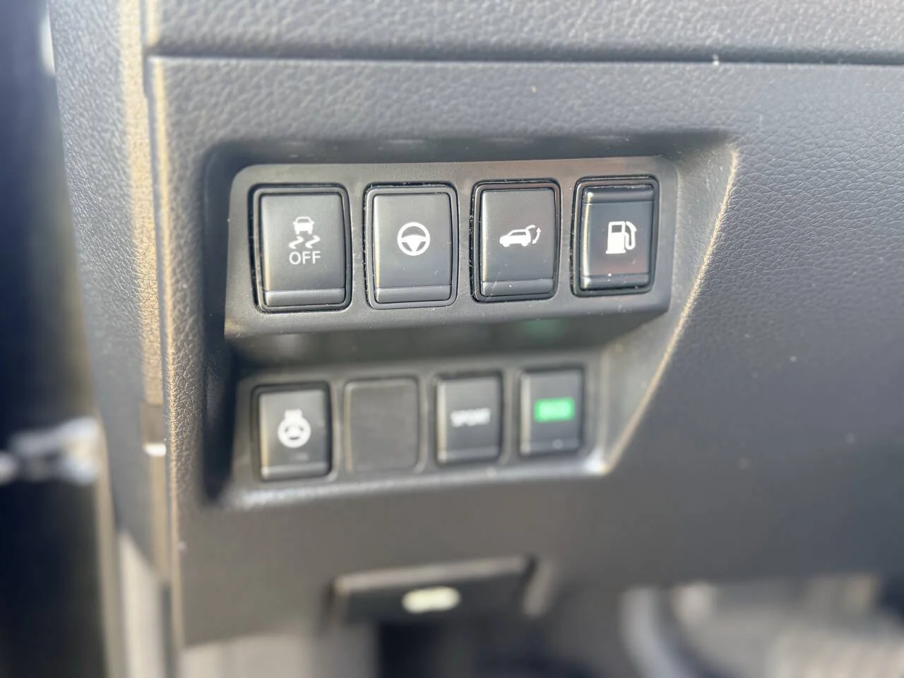 Used 2019 Black Nissan SL 4dr Crossover image 30