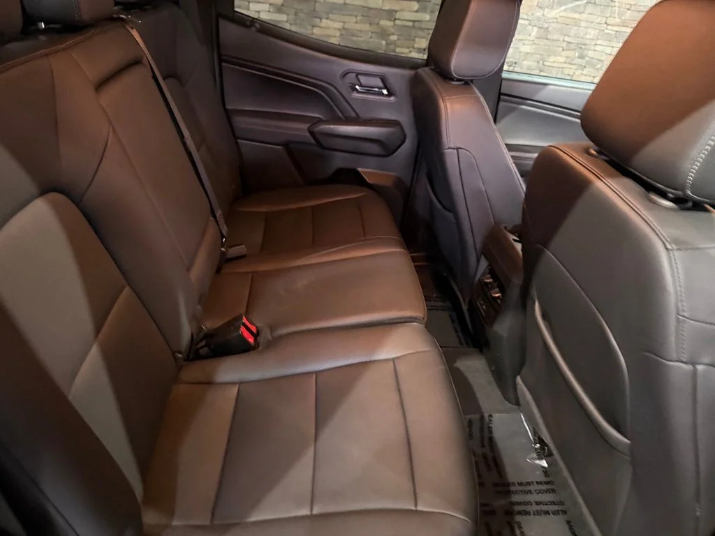 Used 2024 Onyx Black GMC Elevation image 32