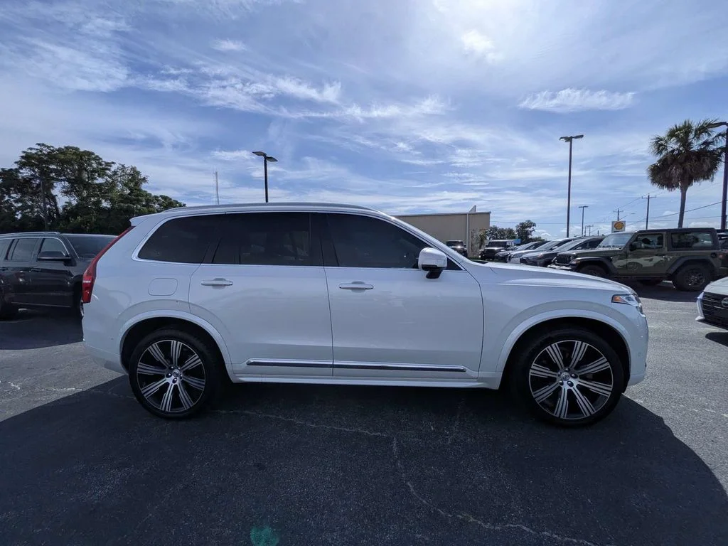 Used 2021 White Volvo T6 Inscription image 2