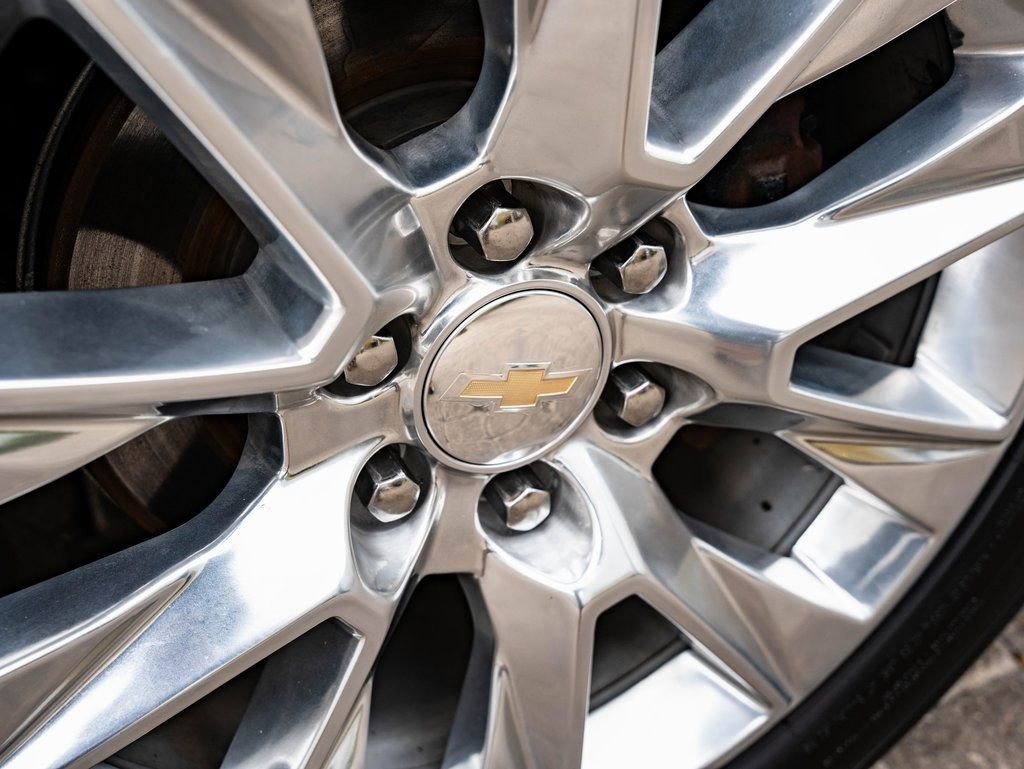 Used 2021 Iridescent Pearl Tricoat Chevrolet Premier image 8