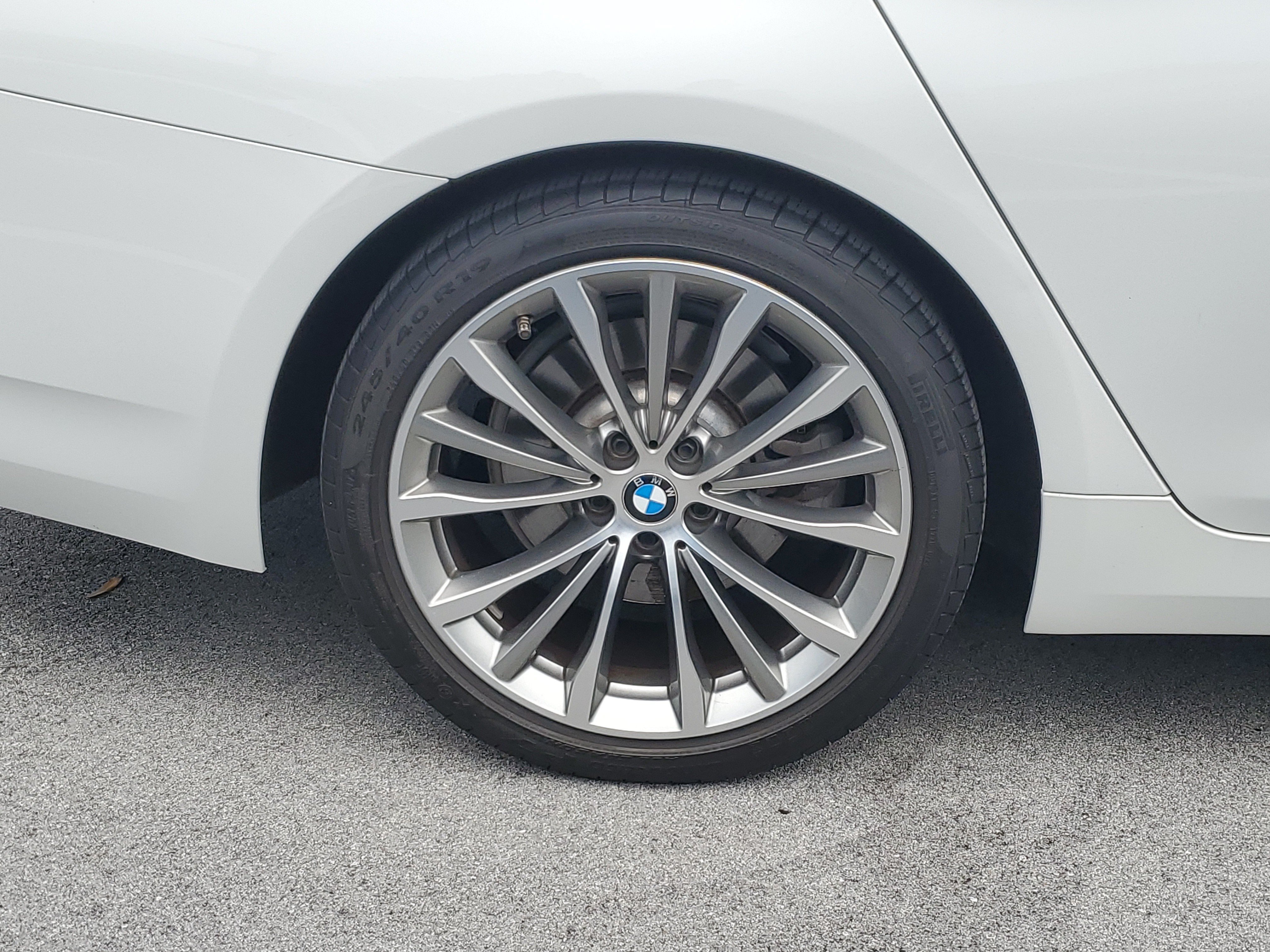 Used 2023 Alpine White BMW 530i image 7