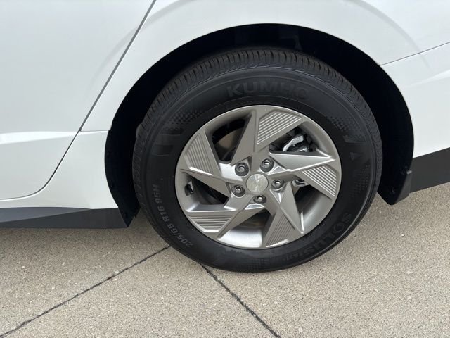 New 2026 Serenity White Hyundai SE image 10