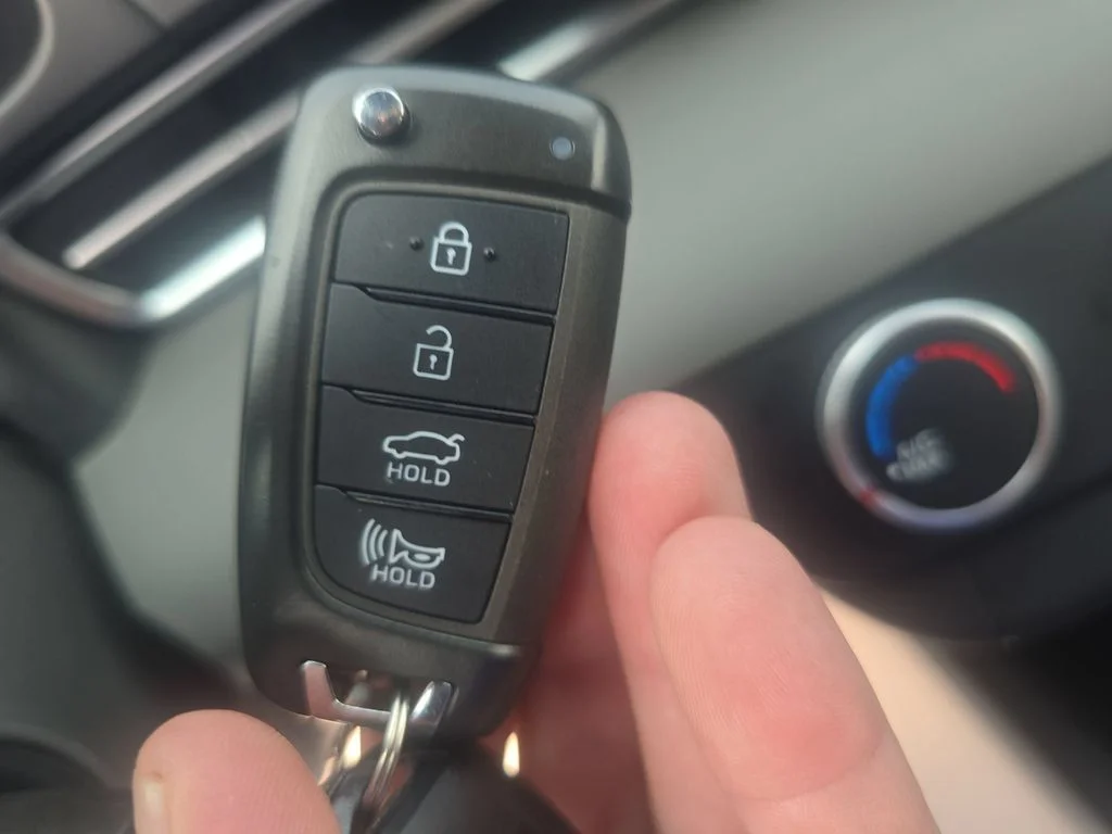 Used 2022 Phantom Black Hyundai SE image 25
