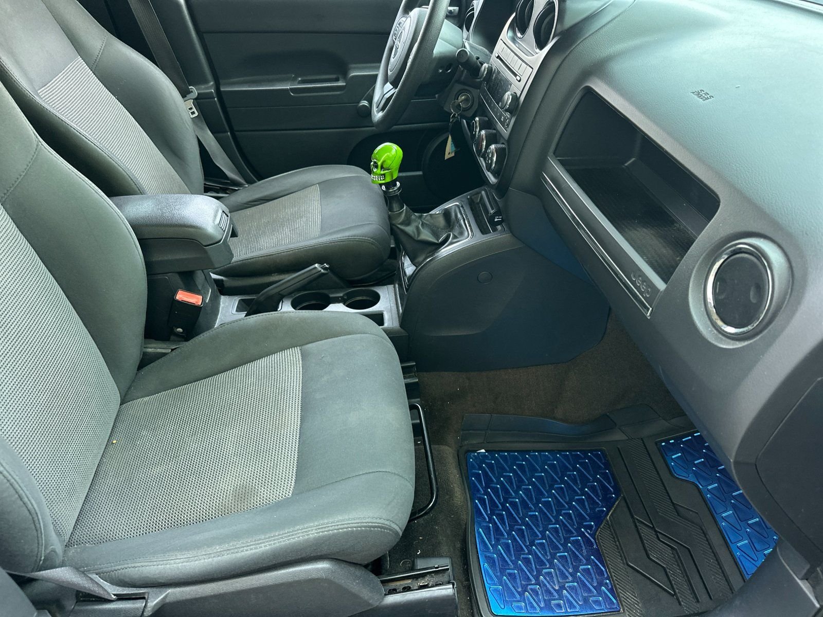 Used 2015 True Blue Pearlcoat Jeep Sport image 15