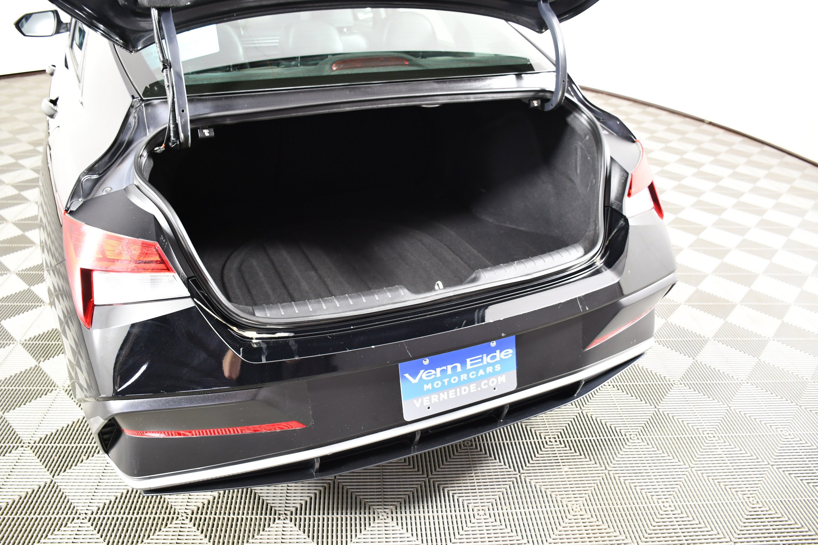 Used 2025 Abyss Black Hyundai Limited image 38
