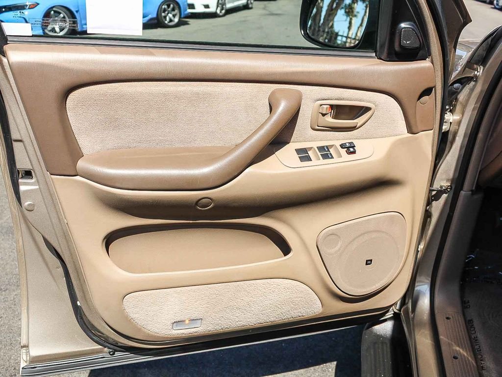 Used 2004 Gold Toyota SR5 image 22