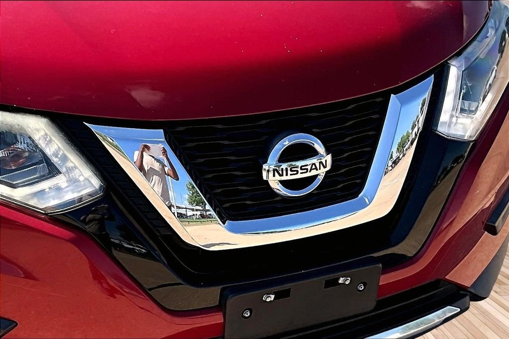 Used 2017 Red Nissan SV image 28