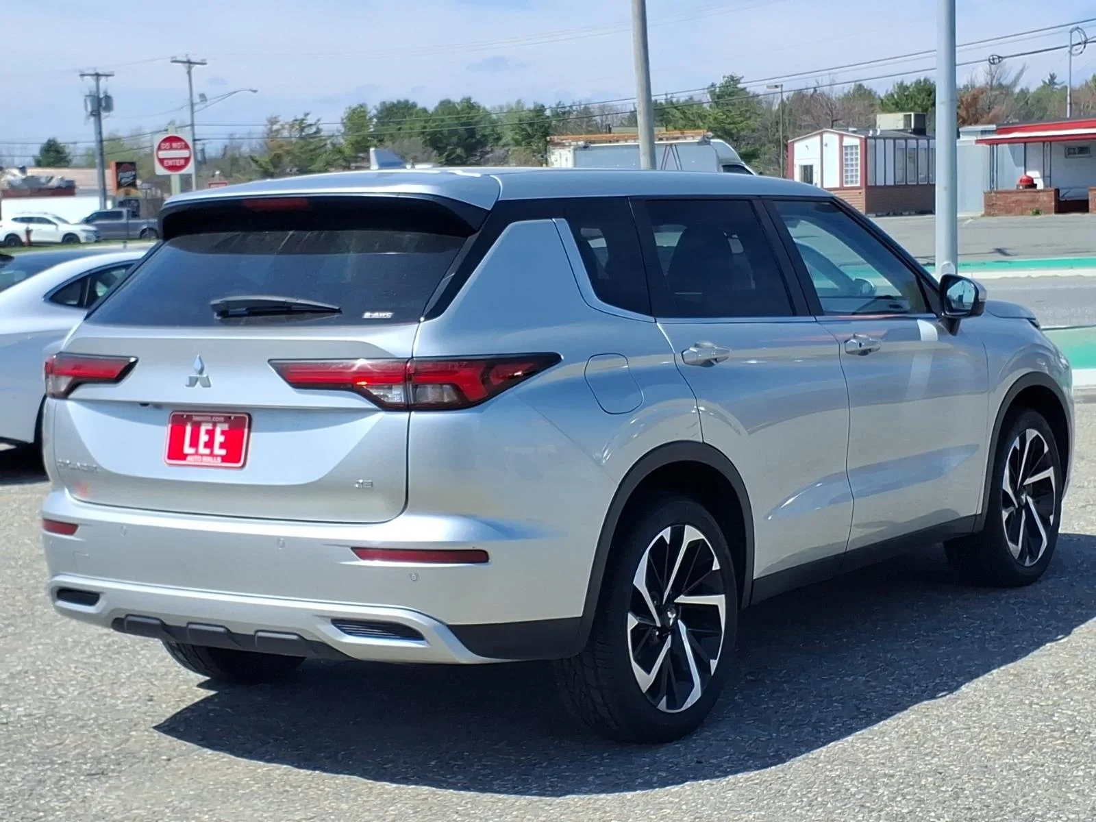 Used 2024 Silver Alloy Mitsubishi SE image 5
