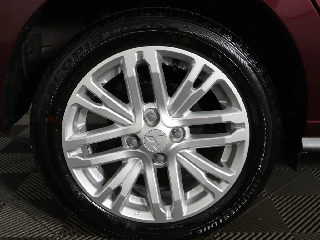 Used 2024 Red Mitsubishi LE image 18