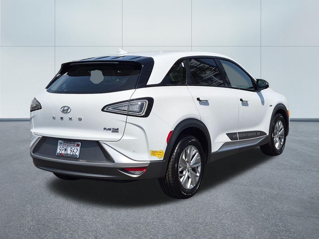 Used 2021 White Hyundai Blue image 6