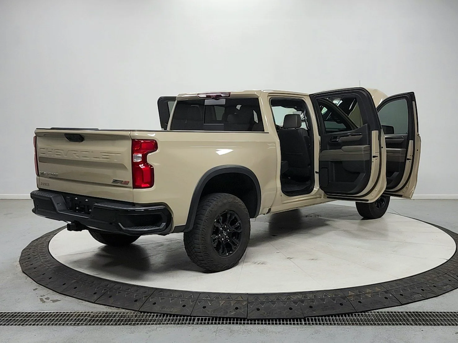 Used 2023  Chevrolet ZR2 image 15