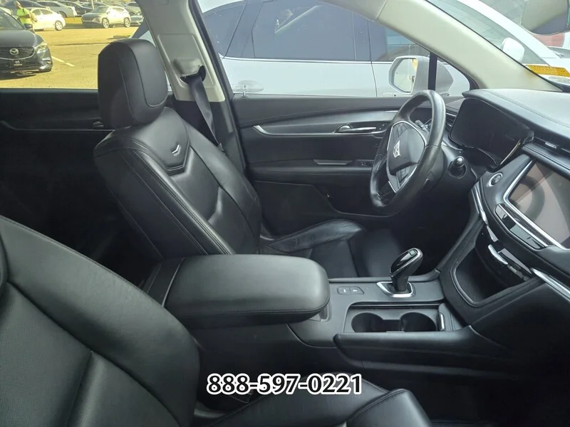 Used 2017 Crystal White CADILLAC PREMIUM LUXURY image 10