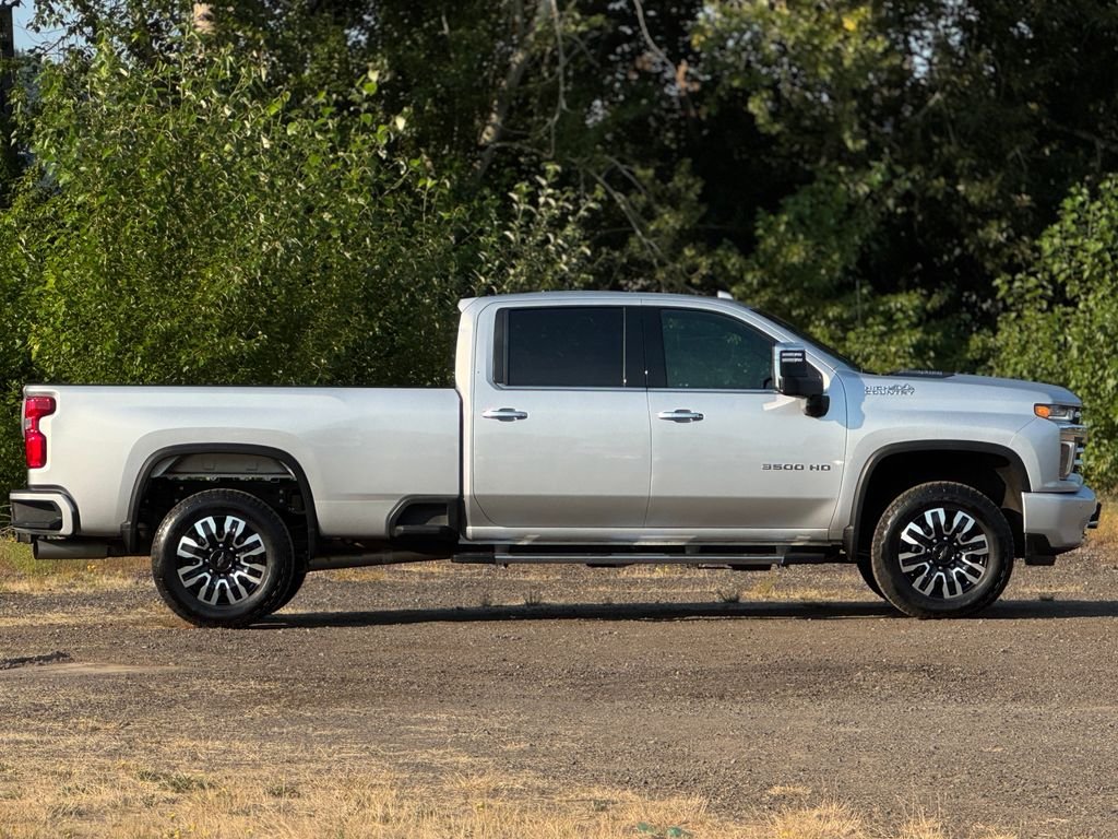 Used 2022 Silver Ice Metallic Chevrolet High Country image 8