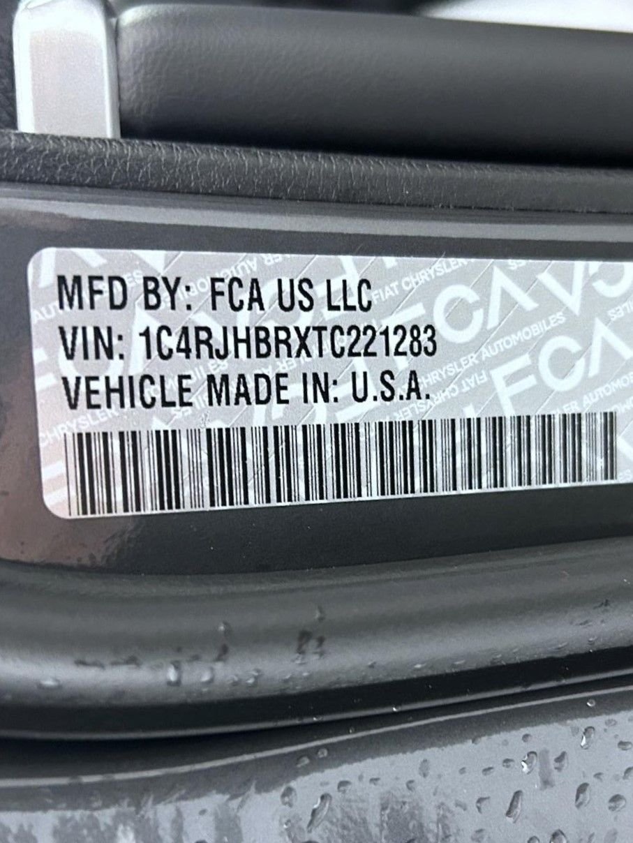New 2026 Baltic Gray Metallic Clear-Coat Exterior Paint Jeep Limited image 25