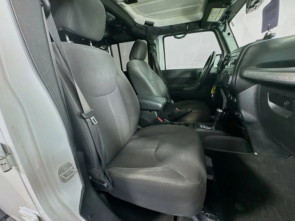 Used 2018 White Jeep Unlimited Willys Wheeler image 31