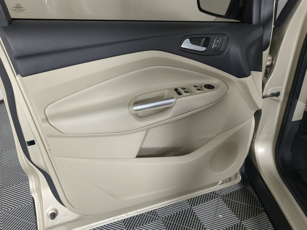 Used 2018 White Gold Metallic Ford SEL image 12