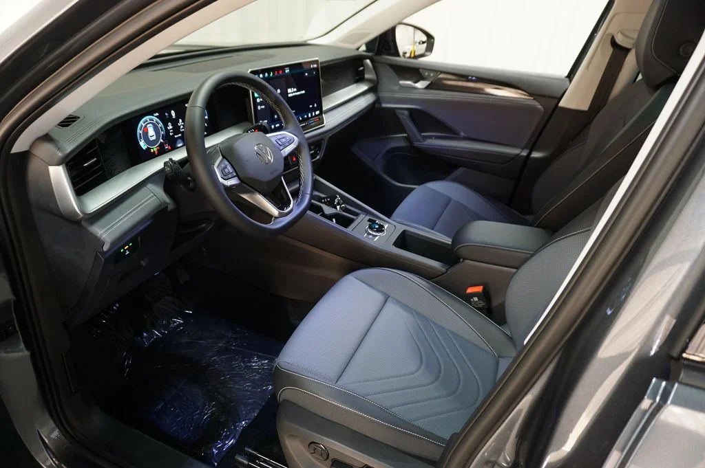 New 2026 Platinum Gray Volkswagen 2.0T SE image 9