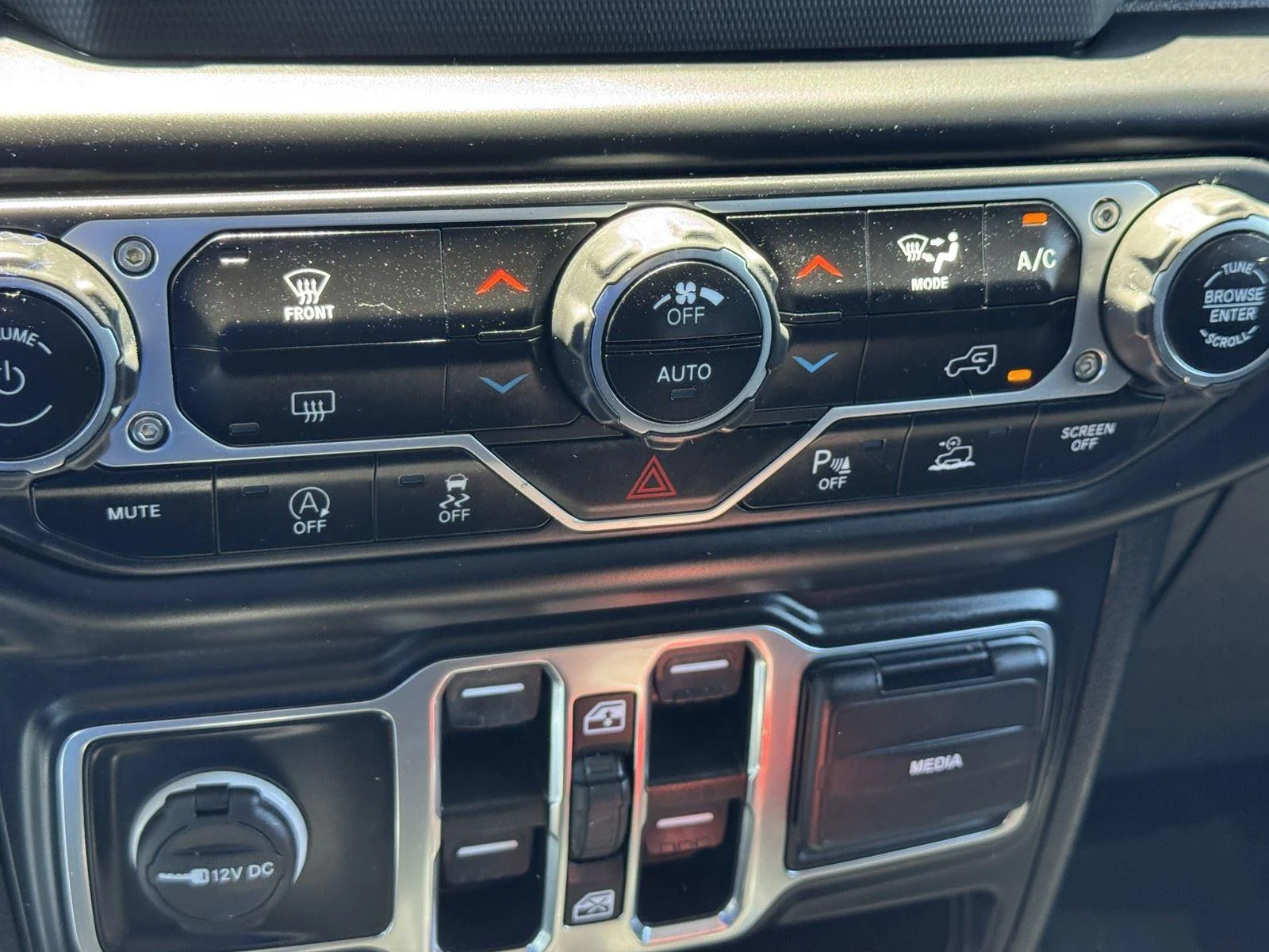 Used 2022 Black Clearcoat Jeep Unlimited Sport Altitude image 21