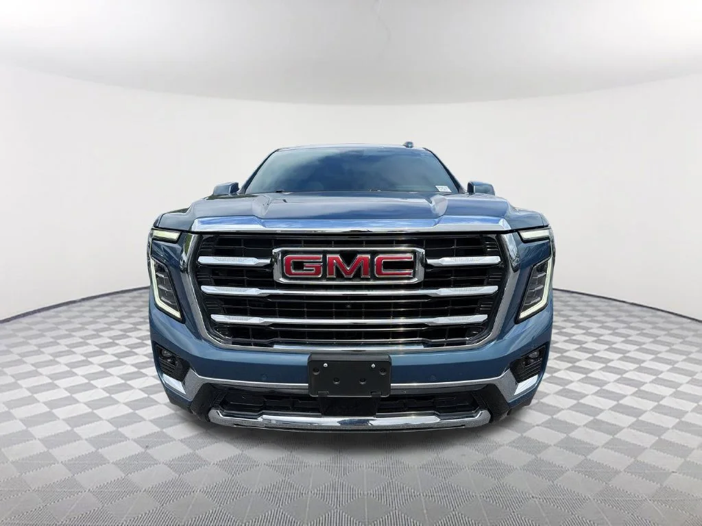 Used 2025 Blue GMC Elevation image 2