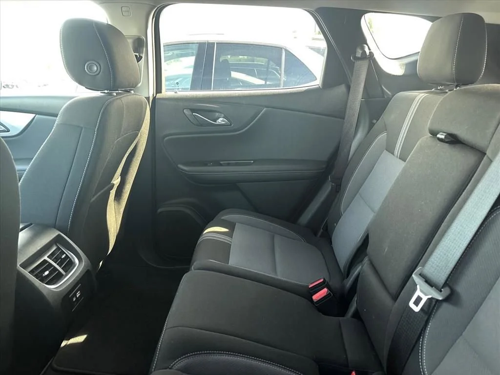 Used 2025 Summit White Chevrolet 2LT image 17
