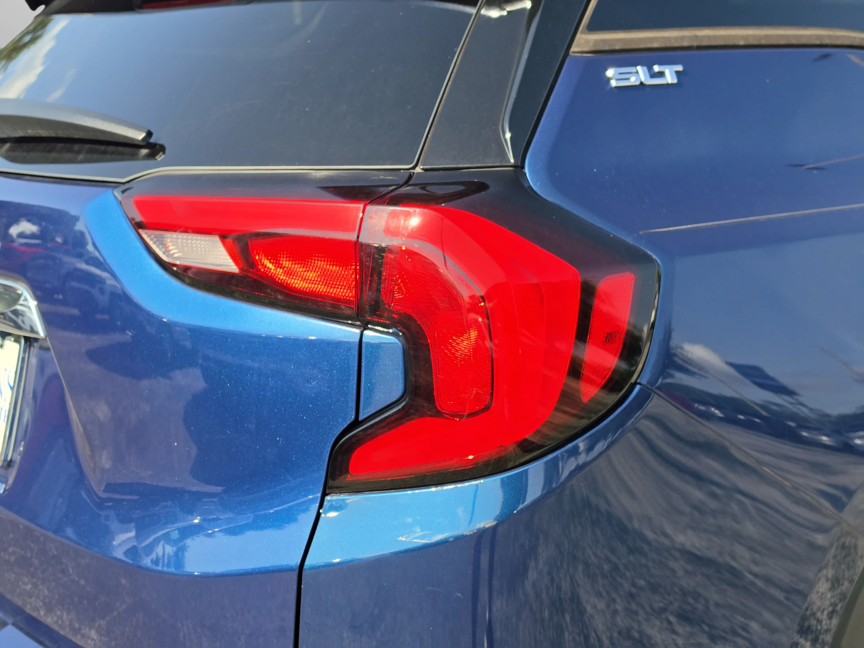 Used 2020 Blue Emerald Metallic GMC SLT image 14
