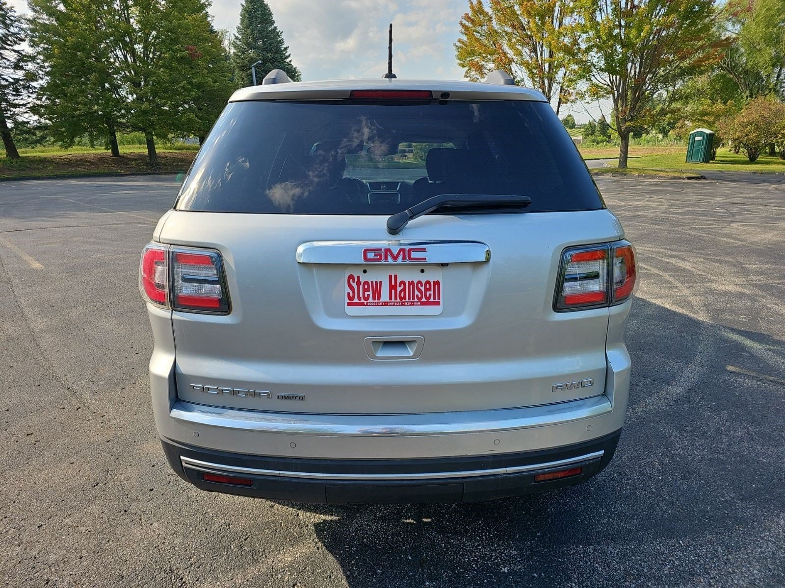 Used 2017 Quicksilver Metallic GMC Limited image 4