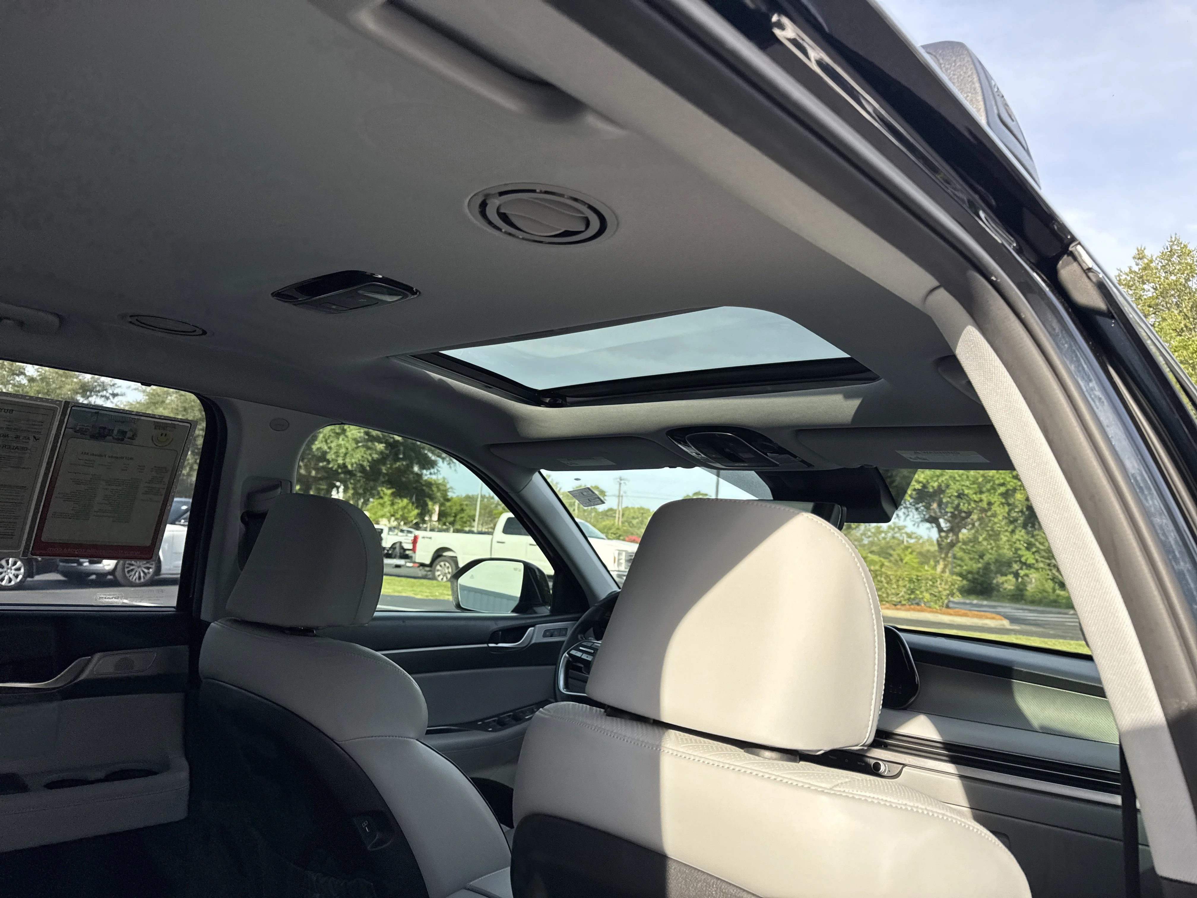 Used 2023 Moonlight Cloud Hyundai SEL image 34