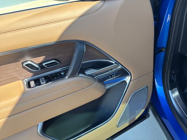 Certified Used 2025 Velocity Blue SV Bespoke Ultra Gloss Land Rover Autobiography image 11