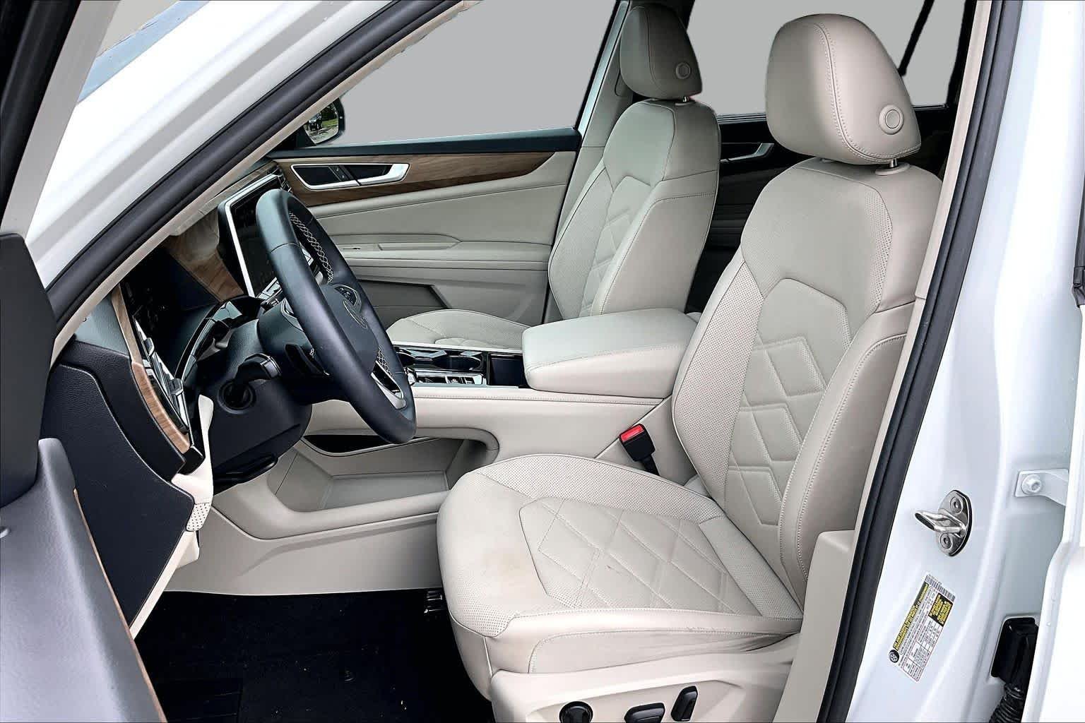 Used 2024 Pure White Volkswagen 2.0T SE w/Technology image 7