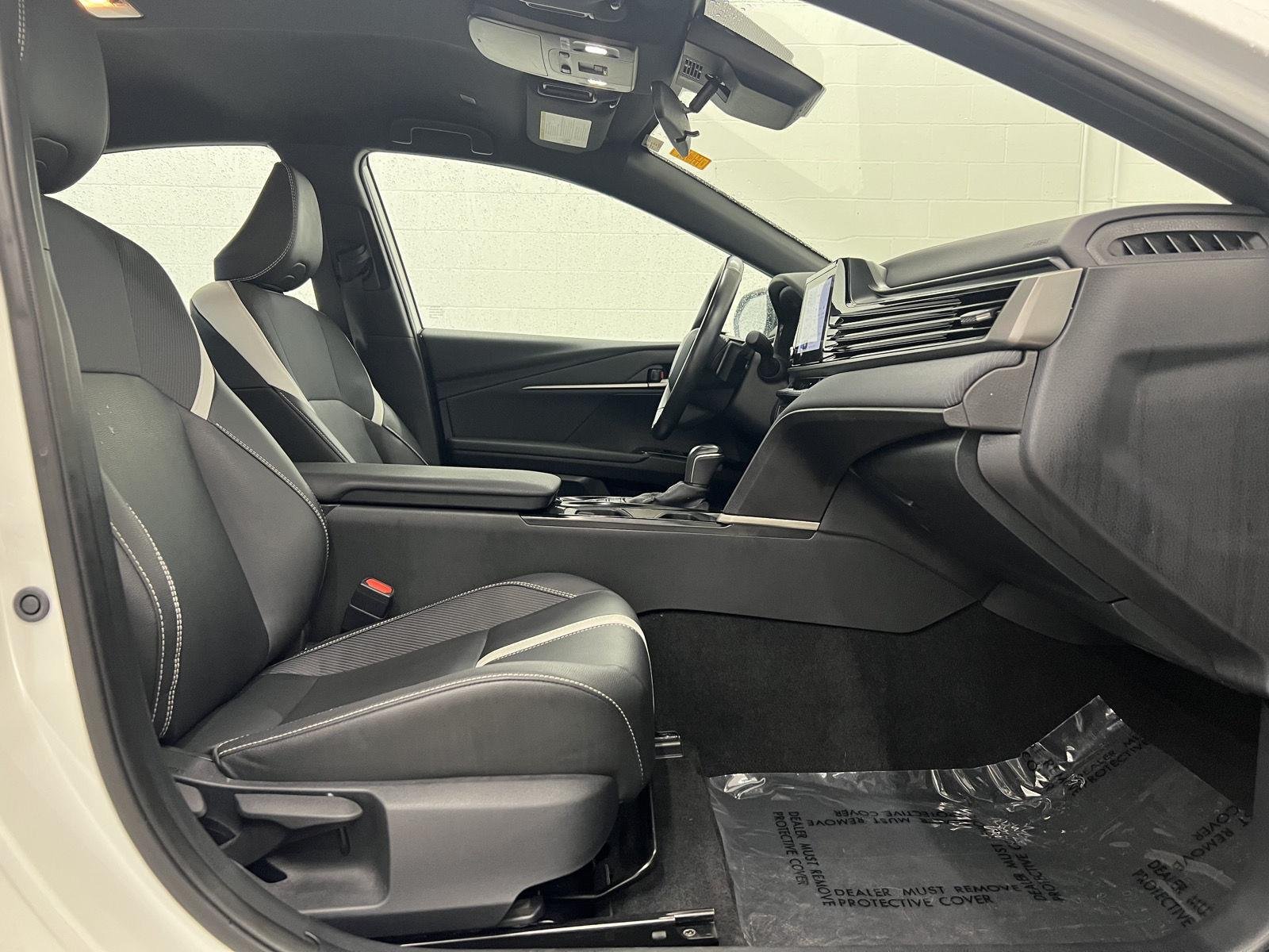 2025 Toyota Camry SE - Photo 27